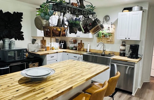 Cecil Cabin | Charming cabin in wonderful Greenwood AR Located close to Wedding Venue The Loft