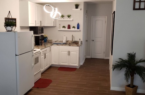 Sanford Apartment | Charming Caribbean 1-bedroom roomy Apartment in amazing Downtown Sanford