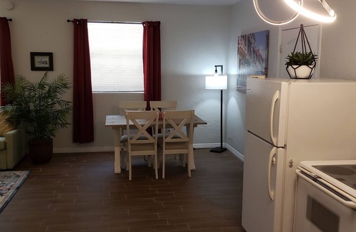 Sanford Apartment | Charming Caribbean 1-bedroom roomy Apartment in amazing Downtown Sanford