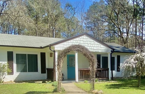Acworth House | Charming Cat Cottage by Walking Trails - Near DWTWN Acworth - Kid Friendly