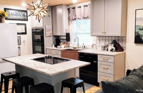 Steele Cottage | Charming cottage Pet Friendly 1 BR Tranquil Steele Wifi