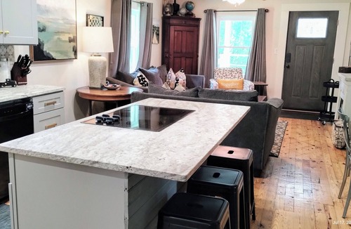 Steele Cottage | Charming cottage Pet Friendly 1 BR Tranquil Steele Wifi