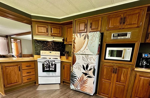 Marshall Cottage | Charming cottage with hot tub & wonderful views on Wilder Creek & Starlink WiFi