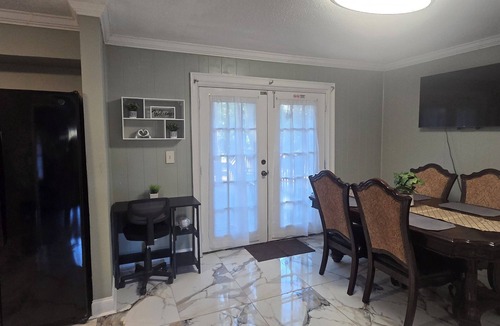 Gunter Afs House | “Charming & Cozy Home - 3 Min to VA + Downtown”