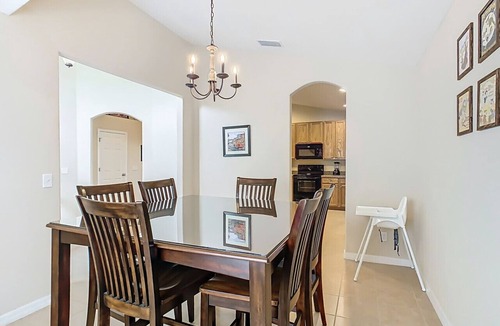 Davenport House | Charming Disney Getaway 3BR Home + Private Pool