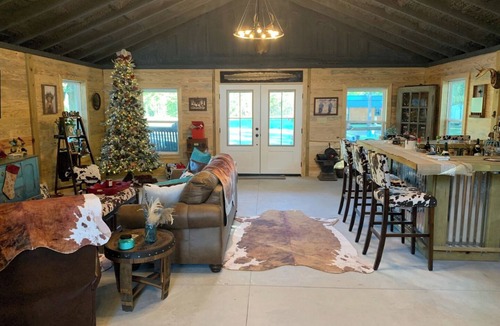 Brantley House | Charming farmhouse in delightful Brantley with AC