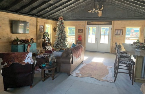 Brantley House | Charming farmhouse in delightful Brantley with AC