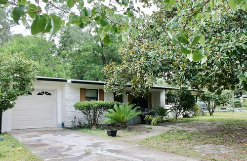 Fort Walton Beach House | Charming Florida Cottage Walking Distance to the Bay!