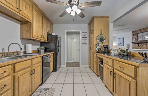 Gulfport Cottage | Charming Gulfport Escape: Half-mile to Beach!