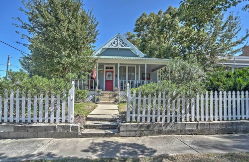 Gulfport Cottage | Charming Gulfport Getaway Only 3 Blocks to Beach!