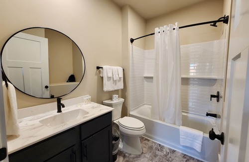 Griffin Hotel | Charming Hotel in Downtown Griffin! Walking Distance to Many Restaurants!