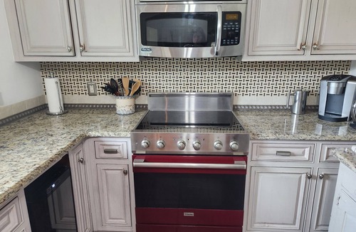 Mount Dora House | Charming lakefront 3BR 3BA house w/EV chg in heart of Mt. Dora. Nature abounds.