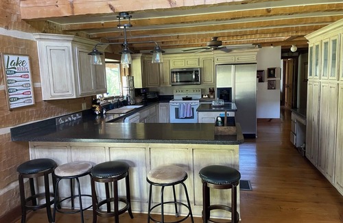 Paisley Cabin | Charming lakefront cabin in welcoming Paisley