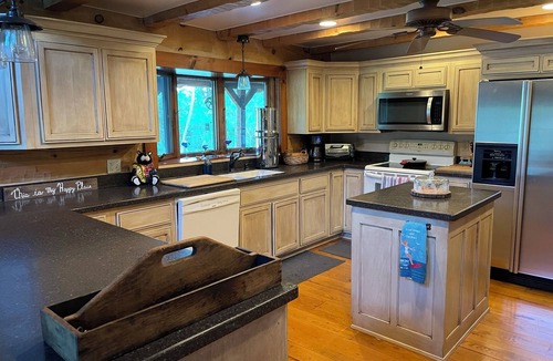 Paisley Cabin | Charming lakefront cabin in welcoming Paisley
