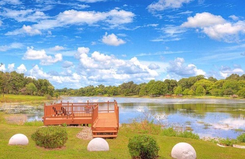 Lake Helen House | Charming Lakefront Room with Private Porch & Canoe Rentals Near Lake Helen, Florida