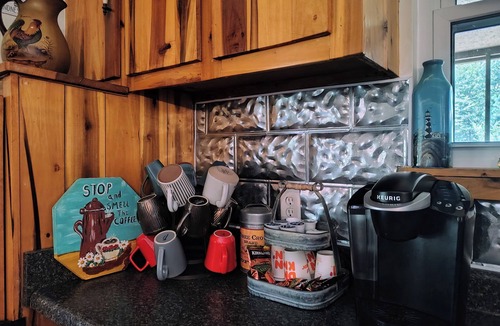 Fort Payne Cabin | Charming Lakeside Cabin on Lookout mountain, by Little River Canyon!