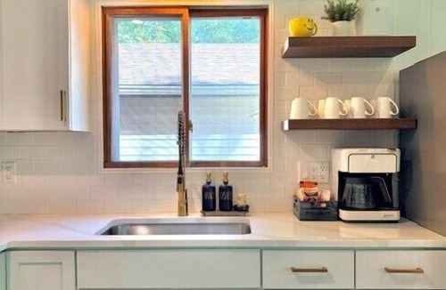 Lakeview House | Charming Lakeview Lake Life Cottage