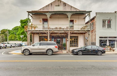 New Roads Apartment | Charming Louisiana Getaway w/Furnished Balcony!