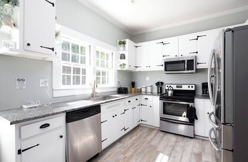 Columbus House | Charming Midtown Bungalow 2BR, 2BA 15 Mins to Ft Moore