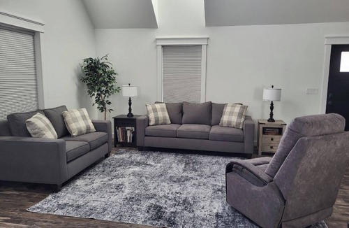 Wise Township House | Charming & Modern 3 Bedroom House
