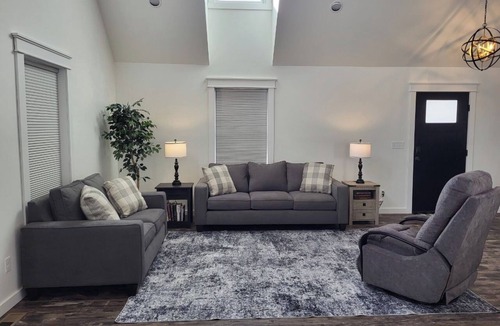 Wise Township House | Charming & Modern 3 Bedroom House