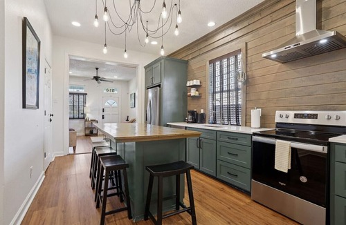 Tulane - Gravier House | Charming NOLA Retreat 4 Blocks to Streetcar