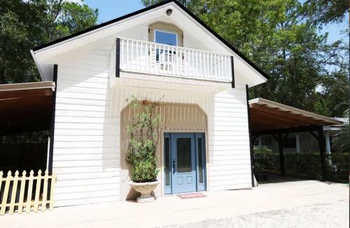 St. Augustine House | Charming Oasis - Ultimate Rustic Getaway!