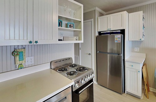 Tybee Island Condo | Charming, oceanfront condo w. resort amenities.