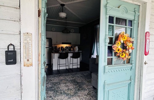 Centreville Apartment | Charming old country store style residence in the town of Brent, Alabama.