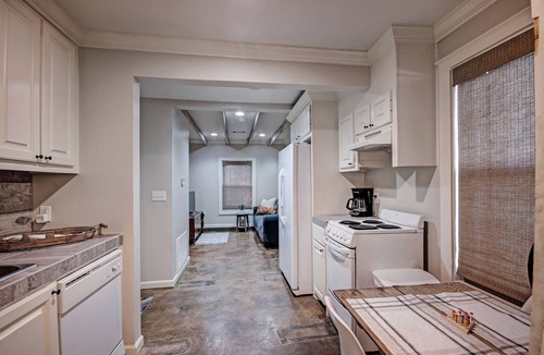 Greater Belhaven House | Charming One-Bedroom Unit in Historic Belhaven!