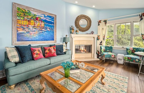Harbor Springs Condo | Charming penthouse with two balconies & harbor views
