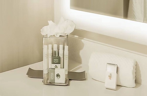 East Point Hotel | Charming Room Near GICC -1.1mi | Pets Allowed, Free Airport Shuttle, Pool