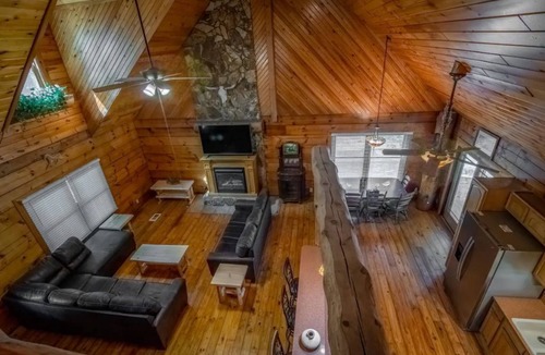 Dowling Park House | Charming rural 3 bedroom log cabin free parking