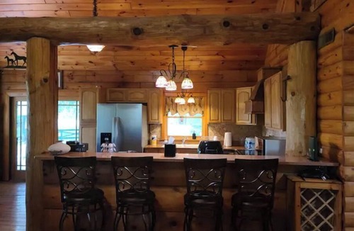 Dowling Park House | Charming rural 3 bedroom log cabin free parking