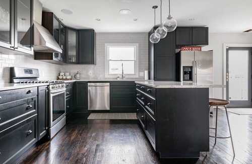 Pleasant Ridge House | Charming Rustic Modern House Near Detroit Zoo