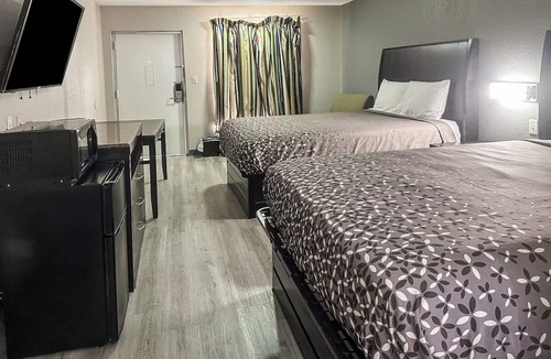 Guntersville Hotel | Charming Stay Perfect for Families Exploring Guntersville Outdoors - 3 Units!