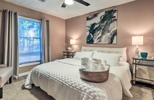 Fayetteville House | Charming Townhome w/ Yard ~ 25 Mi to Dtwn ATL