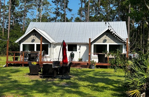 Elberta House | CHARMING WATERFRONT HOUSE, BOAT DOCK, 3 MILES TO OWA, 15 MILES TO ORANGE BEACH