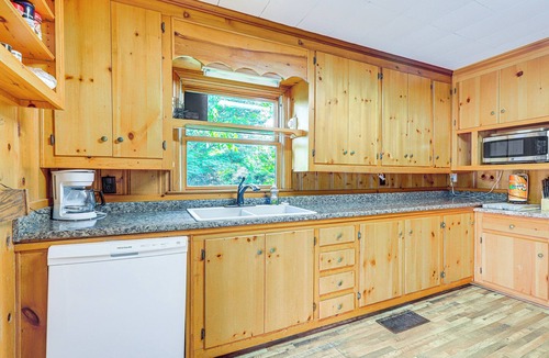 Woodland Cottage | Charming Woodland Home, 12 Mi to Big Lazer Creek!
