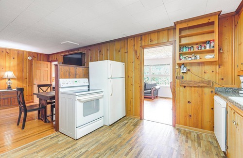 Woodland Cottage | Charming Woodland Home, 12 Mi to Big Lazer Creek!