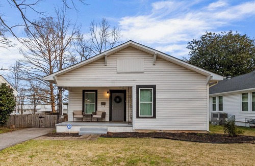 Northport House | Chateau Northport 2.5 Miles from UA