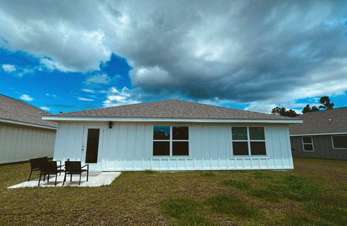 Foley House | Cheerful and Clean 4 bdrm 2 bath Home - Sleeps 10
