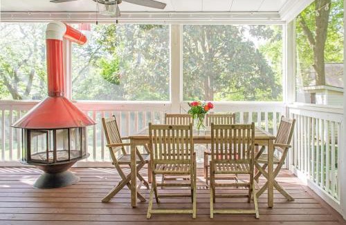 Boulevard Heights House | Cherry Cola
