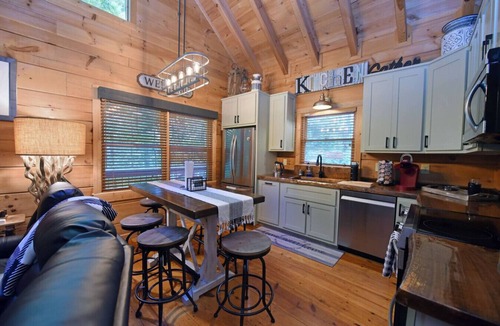 Cherry Log Cabin | Cherry Log Cabin | Adults-Only Luxury Mountain Retreat Gourmet Kitchen Firepits
