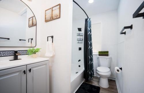 State College House | Chestnut Haven 4BR Families Groups Workers Near Interstate 75 and FVSU