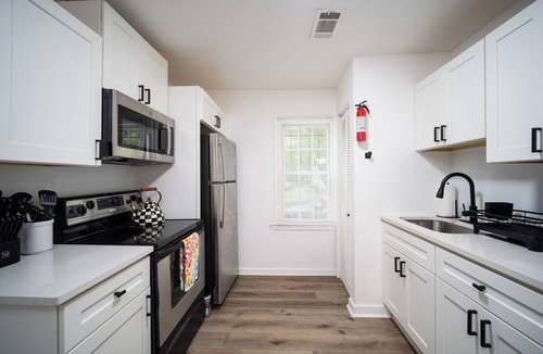 State College House | Chestnut Haven. Sleeps 9/Ideal for Families and Workers. Close to 1-75 + FVSU.