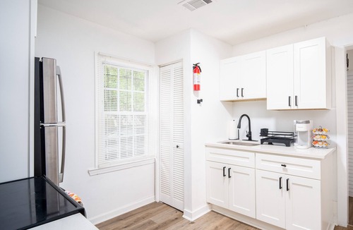 State College House | Chestnut Haven. Sleeps 9/Ideal for Families and Workers. Close to 1-75 + FVSU.