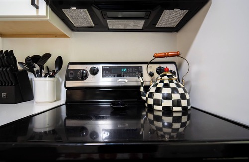 State College House | Chestnut Haven. Sleeps 9/Ideal for Families and Workers. Close to 1-75 + FVSU.