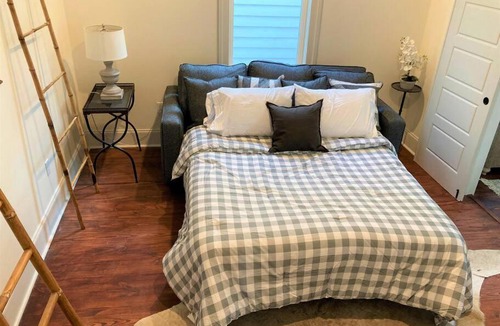 Faubourg Delassize House | Chic 3BR NOLA Retreat, Streetcar Access, Ideal for Families & Friends