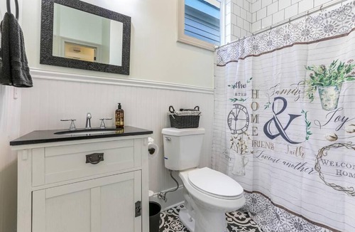 Faubourg Delassize House | Chic 3BR NOLA Retreat, Streetcar Access, Ideal for Families & Friends